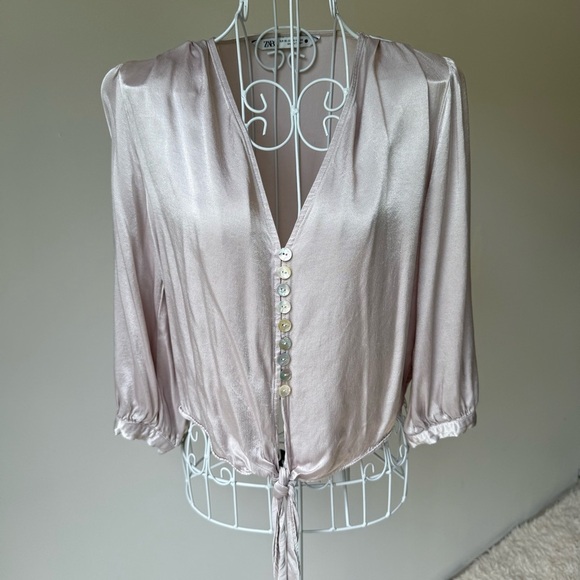 ZARA OYSTER SATIN VNECK TIE FRONT 3/4 SLEEVED TOP BLOUSE VISCOSE XS PEARL BUTTON - Picture 1 of 9